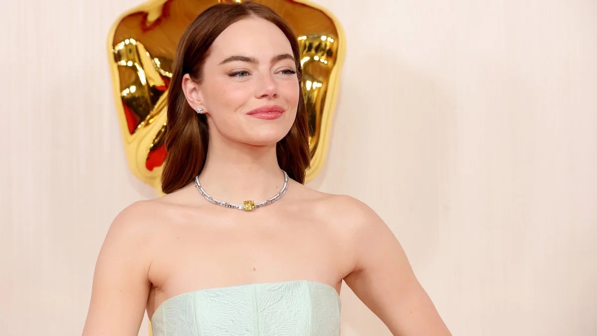 Emma Stone attends the 96th Annual Academy Awards