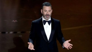 Jimmy Kimmel Invites Oscars Crew Members on Stage in Show of IATSE Solidarity